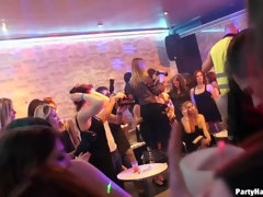 茶髪の, 着衣女と全裸男, ダンス, グループ, ヒール, 異人種間, スインガー, オッパイの