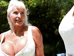 Красотки, Большая жопа, Лесбиянка, Зрелые, На природе, Бритые, Сиськи, Влажная