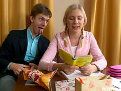 Cul, Blonde, Sucer une bite, Embrassement, Rasée, Dénudage, Adolescente, Nénés