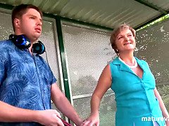 Grote mammen, Pijpbeurt, Oudere vrouw, Lul, Omie, Rijpe lesbienne, Geschoren, Maagd