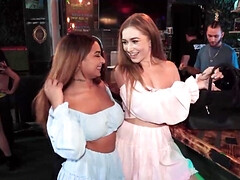 Анальный секс, Большой член, Большие сиськи, Семяизвержение, Лесбиянка, Оргазм, На публике, Киски