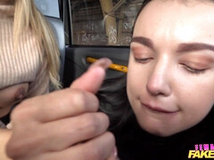 Grosse titten, Vollbusig, Auto, Küssen, Geld, Im freien, Rasiert, Titten