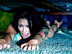 デカ尻, デカパイ, フェラチオ, 茶髪の, 手コキする, 靴, タトゥー, ティーン