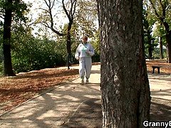 Grote mammen, Pijpbeurt, Omie, Handbeurt, Likken, Rijpe lesbienne, Moeder, Kut duiken