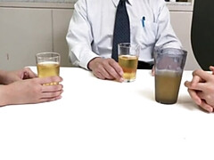 アジア人, チン, 手コキする, 日本人, 熟年, オマンコ, おもらし, フェラする