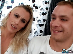 Blondine, Blasen, Gehörnter ehemann, Spermaladung, Hd, Milf, Schreiend