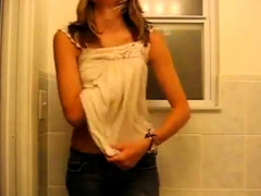 blond shows off