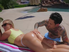 Culo, Estilo perrito, Gafas, Tetas naturales, Aceite, Piscina, Tatuaje, Hilo dental