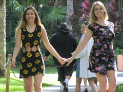 Robe, Fétiche des pieds, Talons, Embrassement, Massage, Masturbation, Solo, Sous la jupe