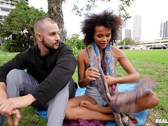 Большой член, Минет, Брюнетки, Межрасовый секс, Натуральные сиськи, На природе, Бритые, Тату