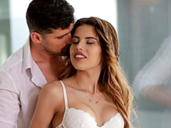 Grosse bite, Sucer une bite, En levrette, Seins naturels, Petite femme, Maigrichonne, Adolescente, Nénés