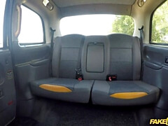 Cul à la bouche, En levrette, De plein air, Chatte, Lécher le sphincter, Jupe, Tatouage, Nénés