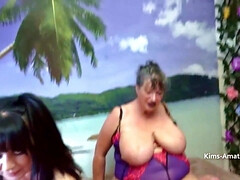 Britannique, Éjaculer dans la bouche, Grosse, Branlette thaïlandaise, Le plan cul à quatre, Hard, Mère que j'aimerais baiser, Seins flasques