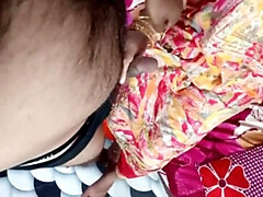 Eerste keer, Hd, Huisgemaakt, Huisvrouw, Indisch, Zoenen, Natuurlijke tieten, Tieten likken