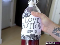 Sucer une bite, 2 femmes 1 homme, Hd, Maman, Petite femme, Pov, Belle mère, Plan cul à trois