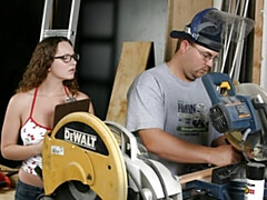 18 jaar, Grote lul, Grote mammen, Pijpbeurt, Bruinharig, Hondjeshouding, Brillen, Mager