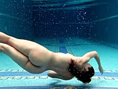 18 jahre, Tussi, Grosse titten, Frau, Ungarisch, Pool, Solo, Unter wasser