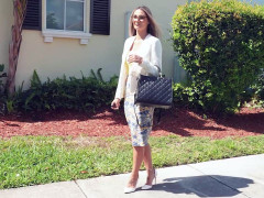 Blondine, Brille, Absätze, Milf, Mutti, Im freien, Rock, Erotischer film