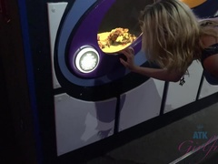 Amateur, Bikini, Blonde, Petite amie, Lunettes, Chatte, Dormant, Tatouage