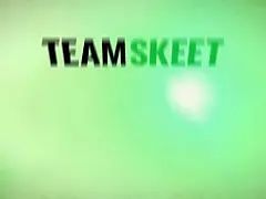 Gorge profonde, Femelle, Bâillonner, Léchez, Chatte, Rousse roux, Maigrichonne, Jupe