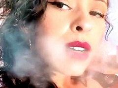 Bruinharig, Schattig, Natuurlijk, Roken, Alleen, Tatoeage, Tiener, Tieten likken