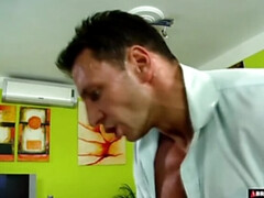 Grosser arsch, Grosse titten, Kehlenfick, Hundestellung, Hardcore, Lecken, Rasiert, Dürr