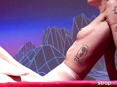 キス, 穴開きパンティ, ガリガリ, ペニスバンド, タトゥー