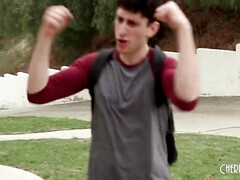 18 jaar, Diep in de keel, Lul, Reusachtig, Moeder die ik wil neuken, Kut duiken, Tatoeage, Tieten likken