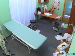 素人, フェラチオ, 医者, 指いじり, 看護婦, オフィス, オマンコ, ユニフォーム