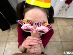 18 jaar, Grote mammen, Bruinharig, Diep in de keel, Moeder die ik wil neuken, Billekoek, Stiefmoeder, Tiener