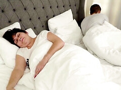 Grosser schwanz, Blasen, Geile alte tussi, Hundestellung, Fingern, Hardcore, Hd, Kurzes haar