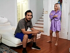 デカパイ, ブロンド, フェラチオ, 捕まる, 手コキする, 淫乱熟女, 剃毛, のぞき
