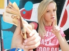 Blondine, Blasen, Sperma im mund, Spermaladung, Hundestellung, Rasiert, Dürr, Entkleiden