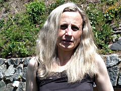 Blond, Vingeren, Omie, Masturbatie, Buiten, Kut duiken, Rok, Alleen