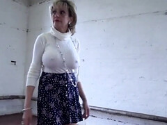 Gros seins, Masturbation, Mature, Mamelons, Orgasme, Solo, Jarretelles, Sous la jupe