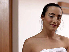 Sucer une bite, Brunette brune, Européenne, Nénés