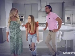 Большие сиськи, Семья, Лизание, Милф, Молоденькие, Втроем, Сиськи, В поезде