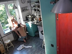 ブロンド, フェラチオ, カワイイ, 家族, 指いじり, 自家製, キッチン, 禁句