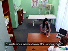 Sucer une bite, Médecin, En levrette, Branlette thaïlandaise, Massage, Infirmière, Bureau, Chatte