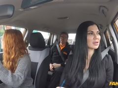 Kont, Auto, Sperma, Hondjeshouding, 1 man 2 vrouwen, Likken, Masturbatie, Buiten