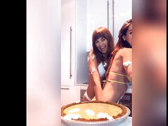 Culo, Morena, Casero, Cocina, Lesbiana, Natural, Pequeña, Tetas