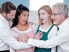 Grosse bite, Sucer une bite, En levrette, Le plan cul à quatre, Seins naturels, Maigrichonne, Adolescente, Nénés