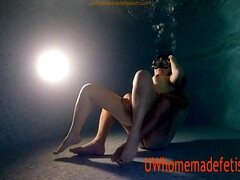Braunhaarige, Vollbusig, Spermaladung, Fetisch, Handjob, Lesbisch, Pool, Titten