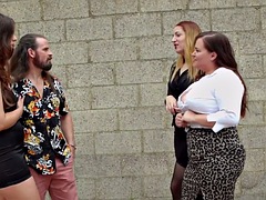 Enthousiasteling, Lieveling, Pijpbeurt, Brits, Naakte man aangeklede vrouw, Dominante vrouw, Hakken, Ondergoed