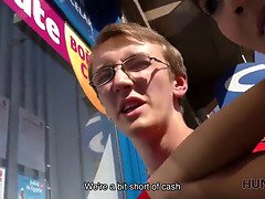 Cutie gives man her mouth and pussy for a summer