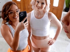 Blonde, Sucer une bite, Double pénétration, Groupe, Masturbation, Adolescente, Plan cul à trois, Nénés