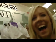 In den arsch, Blondine, Besamung, Kehlenfick, Pov, Dürr, Jungendliche (18+), Flotter dreier