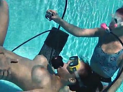 Sucer une bite, Tir de sperme, Branlette thaïlandaise, Hard, Hongroise, De plein air, Public, Sous marin