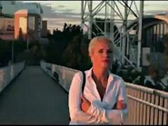 Blondine, Braunhaarige, Hardcore, Küssen, Lesbisch, Lecken, Reif, Milf