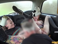Blasen, Auto, Faustfick, Behaart, Lecken, Masturbation, Piercing, Arsch lecken